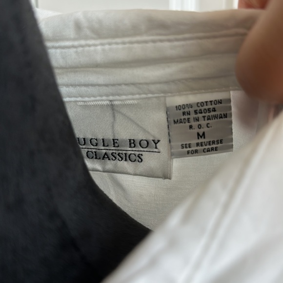 Bugle Boy Classic White Collar Button Down Top with Floral Embroidery - Picture 6 of 8